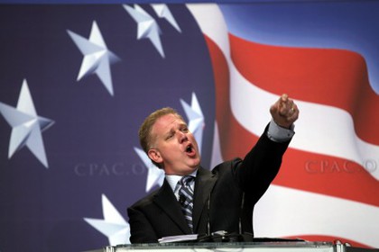 Large_glenn_beck_addresses_the_conservative_political_action_conference-460x307