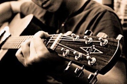 Large_rsz_guitar