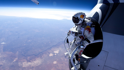 Large_felix-baumgartner-edge_of_space