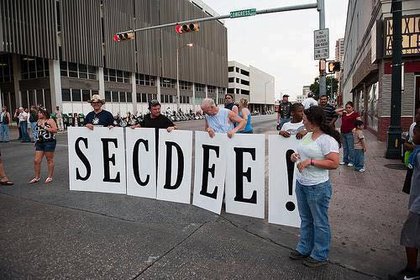 Large_rsz_secede