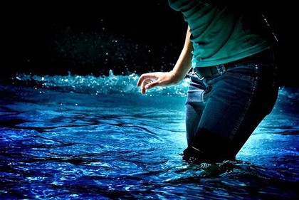 Large_water_blue_light_woman_cool_artsy-7c22f2d0f2b04ee1036ef6906b89c242_h