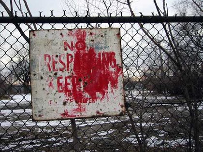 Large_rsz_no_trespassing_sign