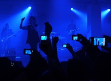 Medium_1341950805-iphonesconcert