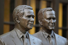Medium_rsz_george_bush_statue