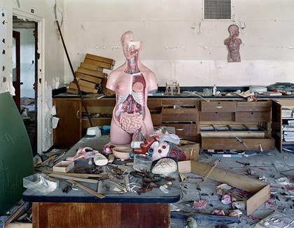 Large_biology-classroom-at-geor-002